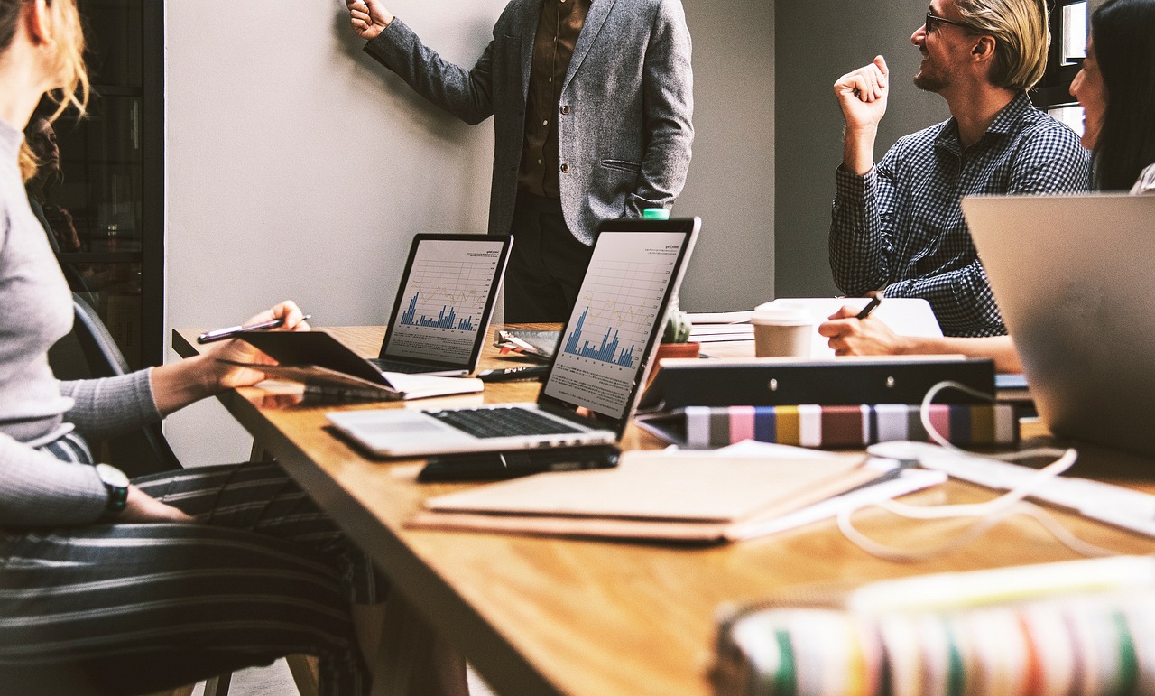 Experten im Arbeitsrecht. Bester Anwalt Arbeitsrecht Dr. Heninger 1010 Wien