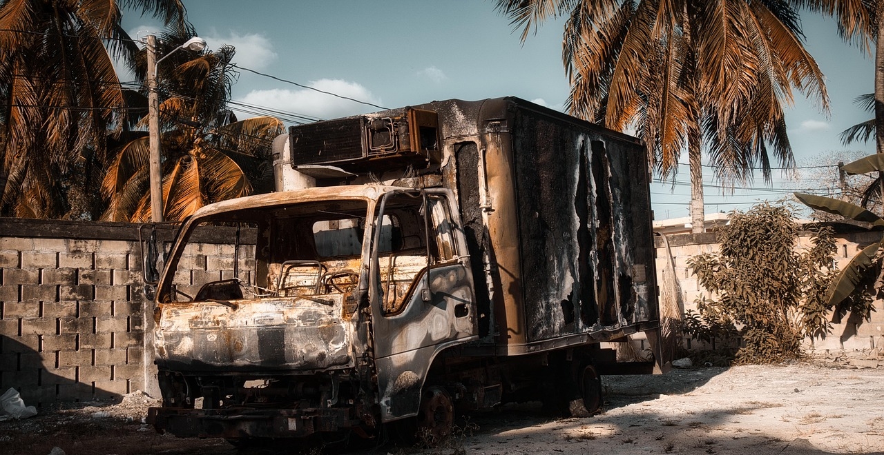 KFZ Schaden Anwalt - Versicherung klagen - Heninger Law