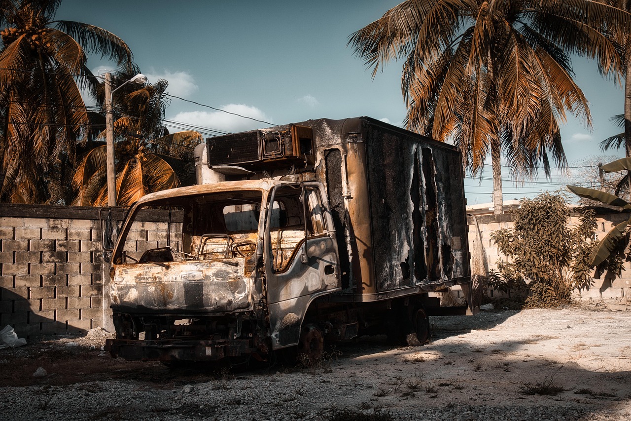 KFZ Schaden Anwalt - Versicherung klagen - Heninger Law